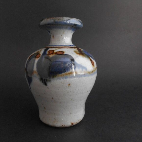 Handcrafted Bud Vase Studio Art Stoneware Pottery Signed “SHP”, 5" - Picture 2 of 9